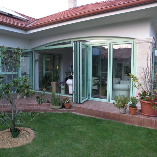 teraszbeépítés, télikert, harmonikaajtó