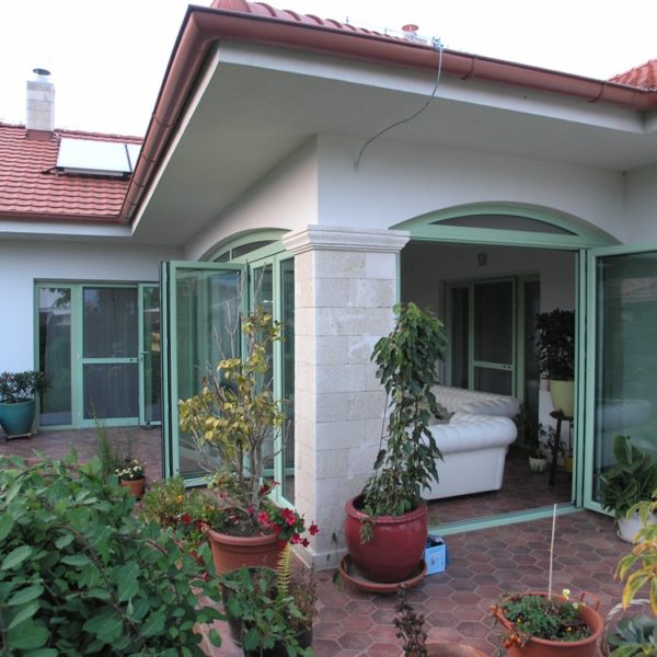 teraszbeépítés, télikert, harmonikaajtó